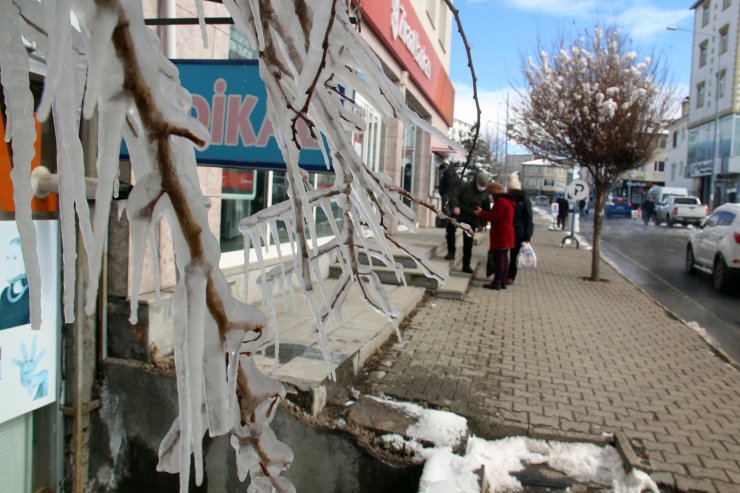 'Yüksek riskli' Ardahan'da, eksi 15 derecede sokaklar boş kaldı