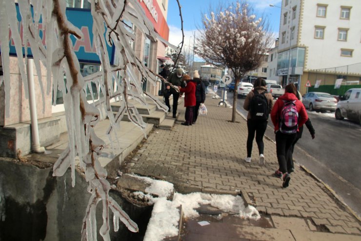 'Yüksek riskli' Ardahan'da, eksi 15 derecede sokaklar boş kaldı