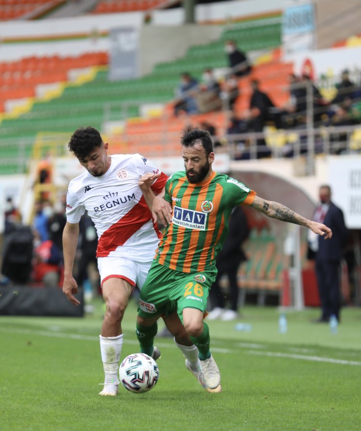 Alanyaspor Sezonun 3'üncü Akdeniz Derbisini Kazanıp, Finale Çıkmak İstiyor