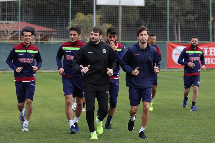 Alanyaspor Sezonun 3'üncü Akdeniz Derbisini Kazanıp, Finale Çıkmak İstiyor