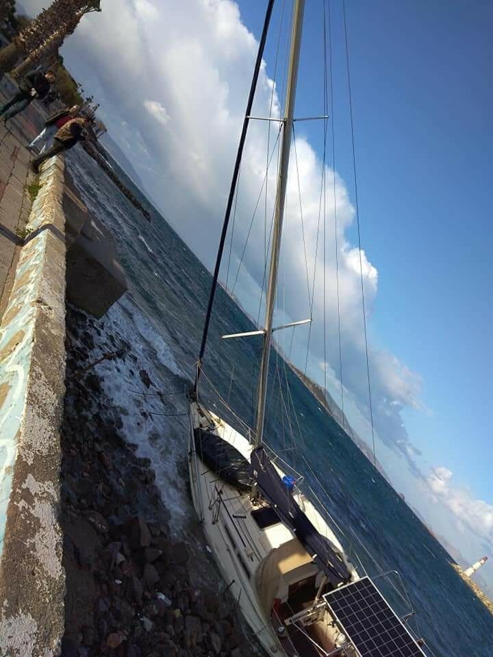 Bodrum'da Fırtına Çıktı, Yelkenli Karaya Oturdu