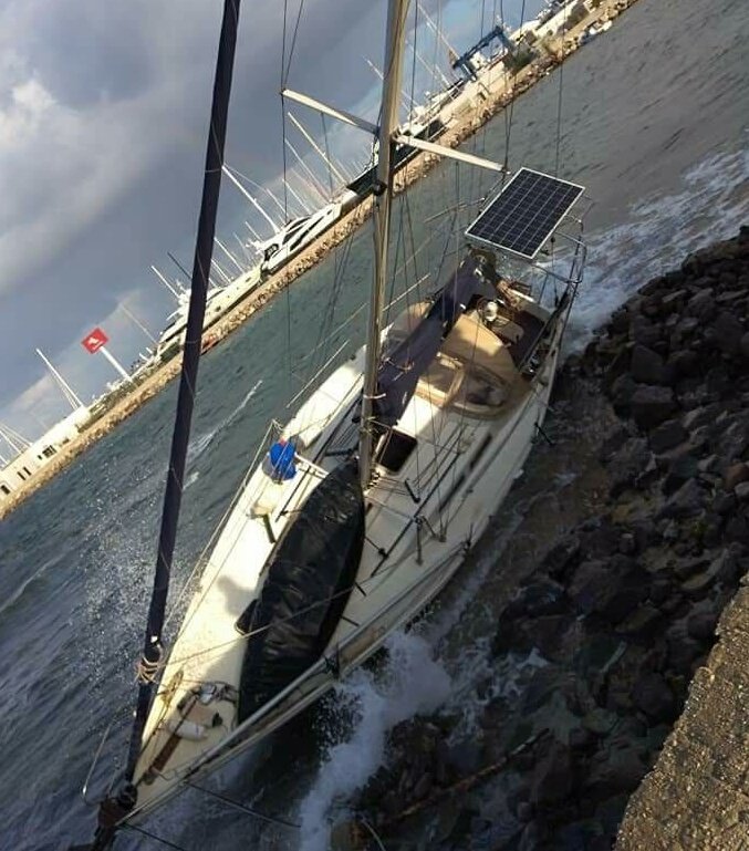 Bodrum'da Fırtına Çıktı, Yelkenli Karaya Oturdu