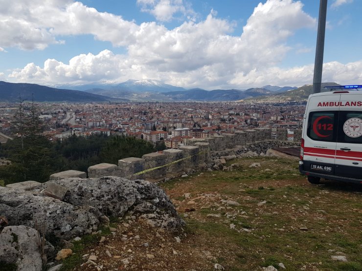 17 Yaşındaki Kız, Parkta, Tartıştığı Erkek Tarafından Bıçaklanarak Öldürüldü