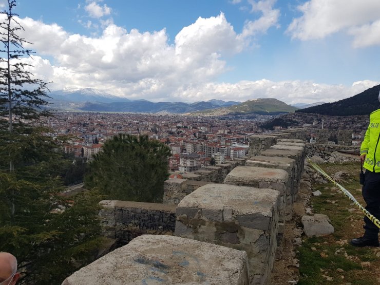 17 Yaşındaki Kız, Parkta, Tartıştığı Erkek Tarafından Bıçaklanarak Öldürüldü