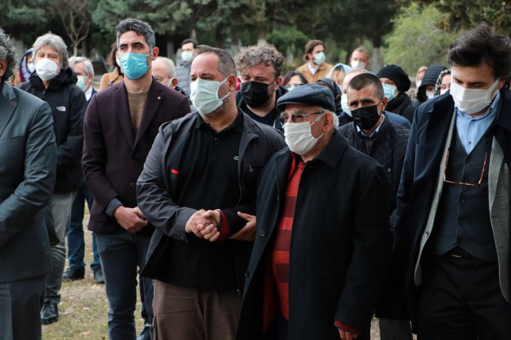 Koronavirüsten Ölen Prof. Dr. Ergenoğlu, Babası İçin Ayrılan Mezarlığa Defnedildi