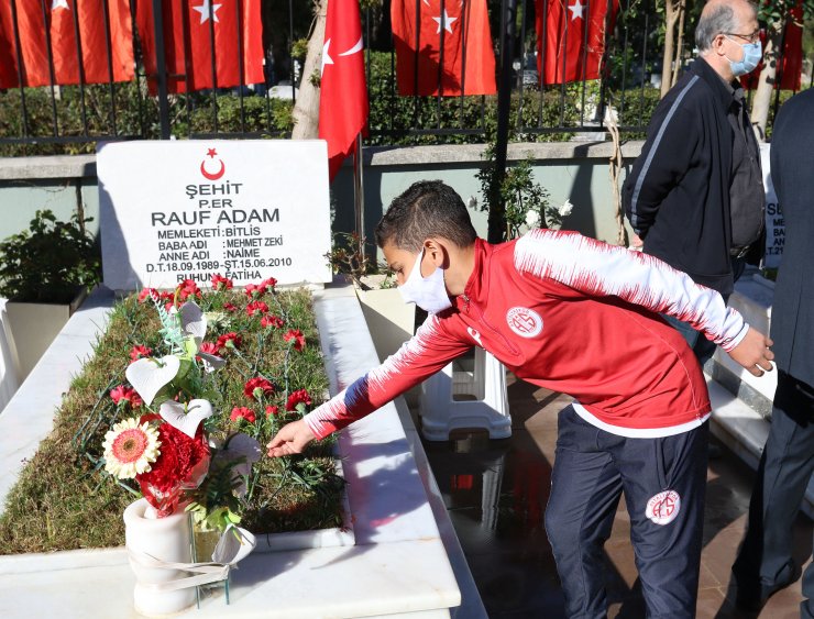 Antalyaspor'un U12 Takımından Şehitlik Ziyareti