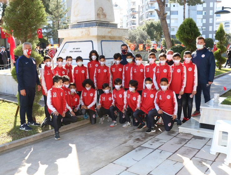 Antalyaspor'un U12 Takımından Şehitlik Ziyareti