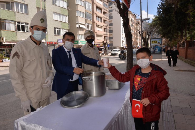 Hatay’da Vatandaşlara Çanakkale Şehitlerinin Bir Öğünlük Menüsü İkram Edildi