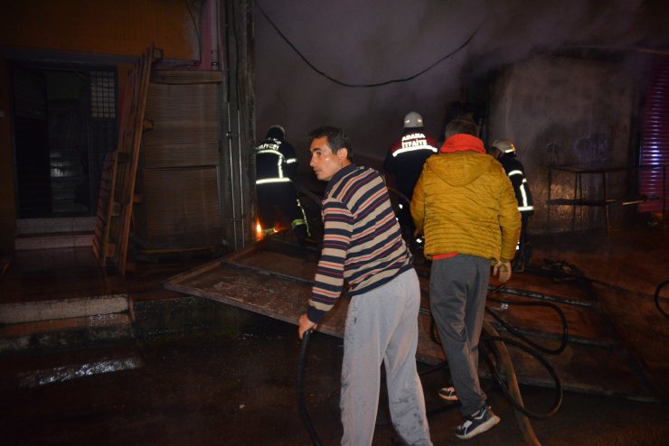 Mobilya Atölyesinde Çıkan Yangın Mahalleliyi Sokağa Döktü