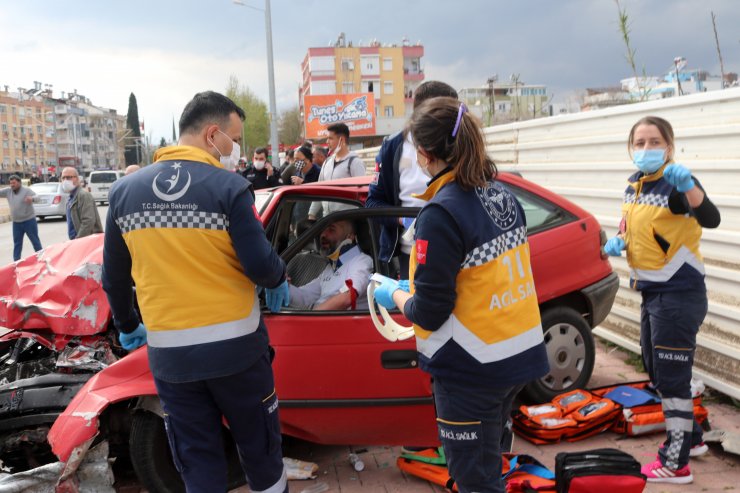 Otomobiliyle Makas Atan Sürücü, Motosiklet İle Yaya Kadınlara Çarptı: 1 Ölü, 3 Yaralı