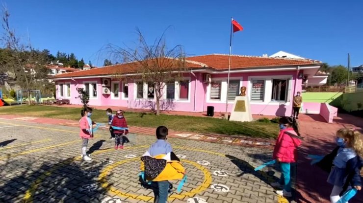 Datça'da Anaokulu Öğrencilerinden Koronavirüs Uyarısı