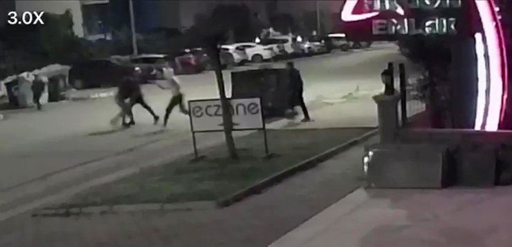 Hurda Kağıt Toplayan Gencin Dövülüp, Motosikletinin Yakılma Anı Kamerada