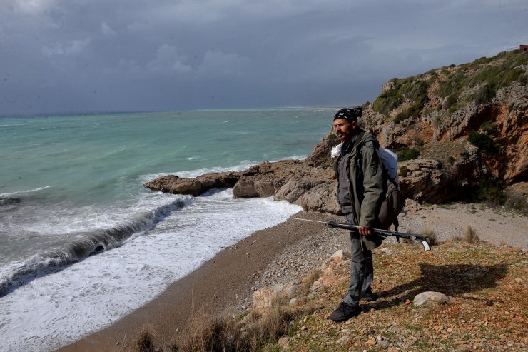 Şehir Hayatını Bırakıp Dağ Evine Yerleşti, Geçimini Balıkçılıkla Sağlıyor