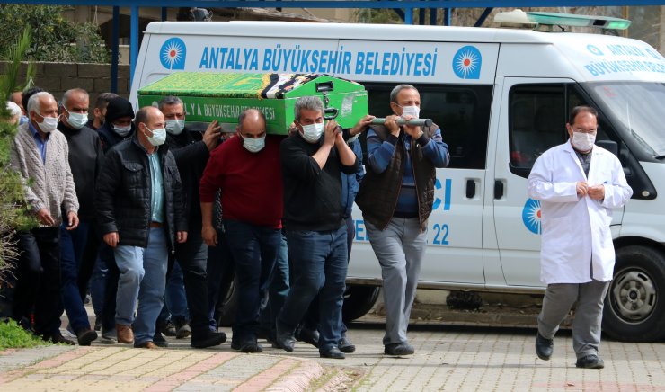 Antalya'da, Eşini Tabancayla Vurarak Öldüren Koca Adliyede (2)