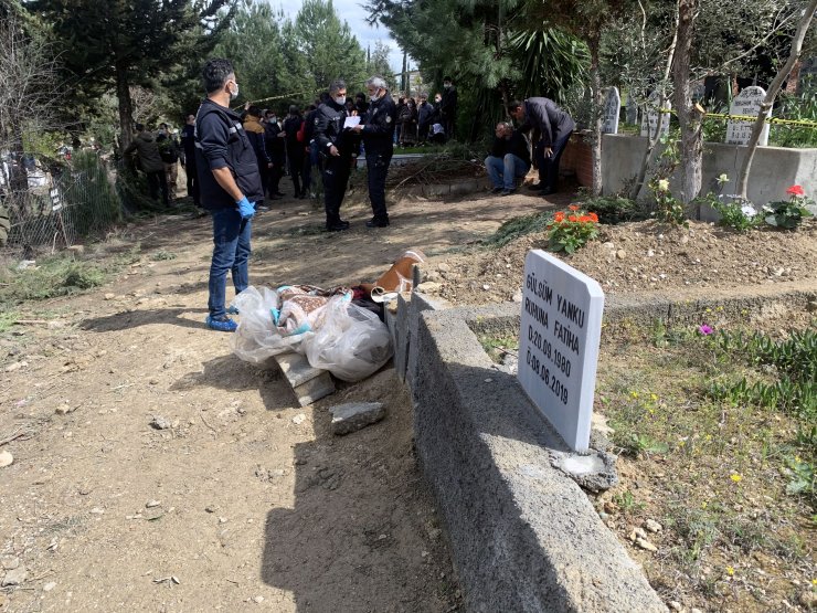 Dün Toprağa Verdiği Eşinin Mezarı Başında, Oğlunun Cesedini Buldu