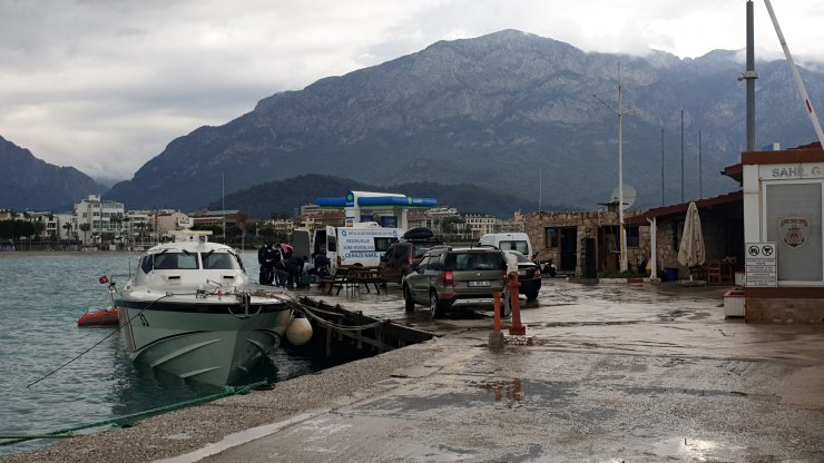 Kemer’de Denizde Erkek Cesedi Bulundu