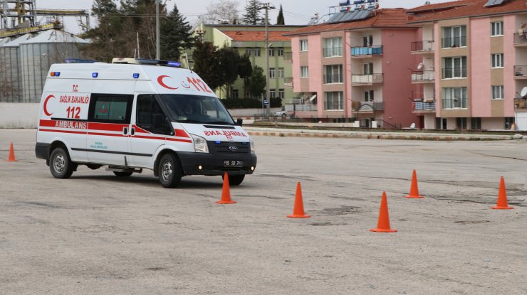 Kadın Att Ve Paramediklere İleri Ambulans Sürüş Teknikleri Eğitimi