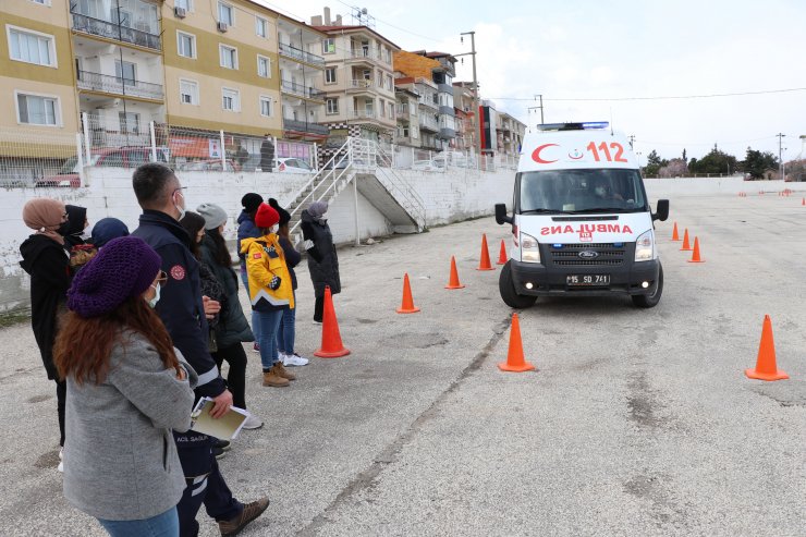 Kadın Att Ve Paramediklere İleri Ambulans Sürüş Teknikleri Eğitimi