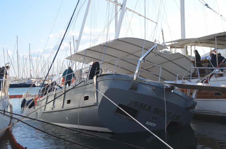 Bodrum Limanı'nda Demirli Tekne Su Alıp, Yan Yattı