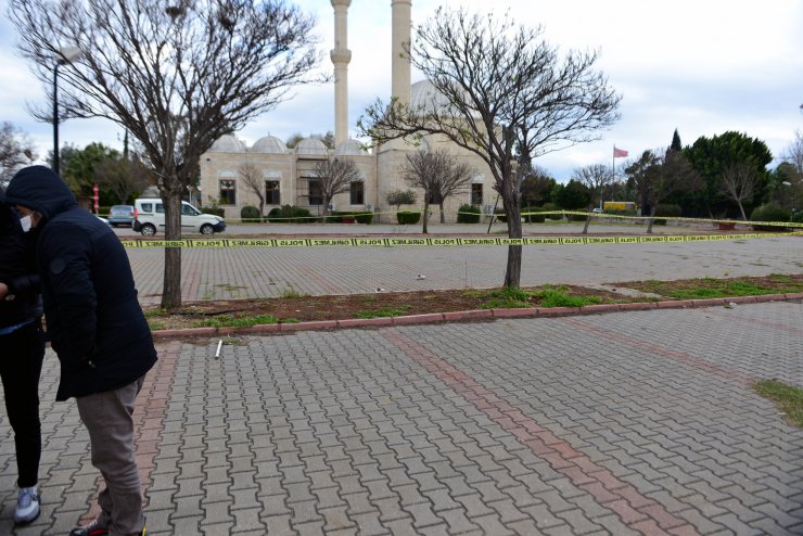 Camiye Gitmek İçin Tır'dan İndi, Kendisini Takip Eden Kişilerce Bıçaklanarak Öldürüldü