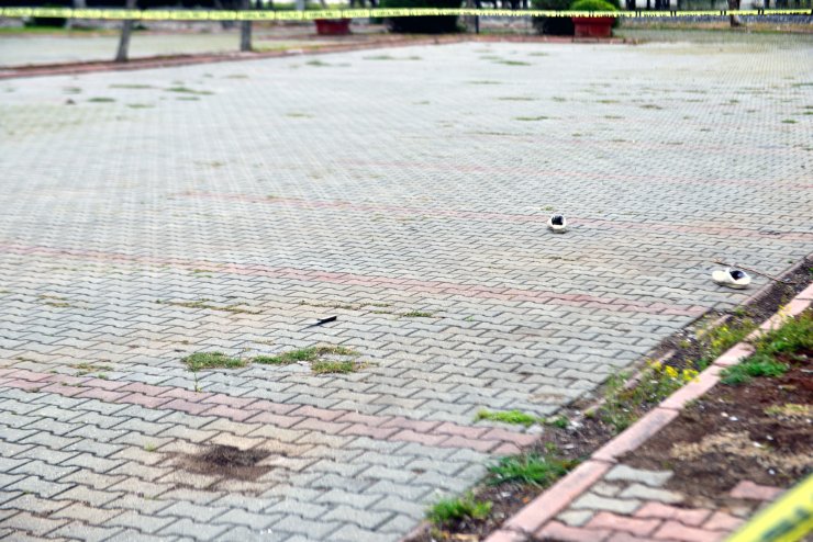 Camiye Gitmek İçin Tır'dan İndi, Kendisini Takip Eden Kişilerce Bıçaklanarak Öldürüldü