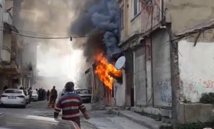 Antakya'da Elektronik Eşya Dükkanında Yangın