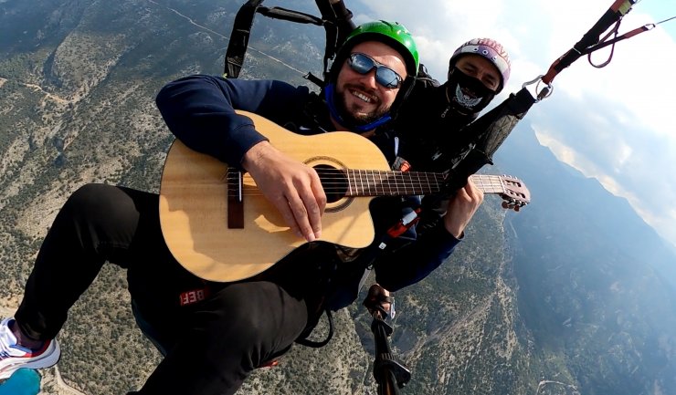 Gökyüzünde Gitar Resitali