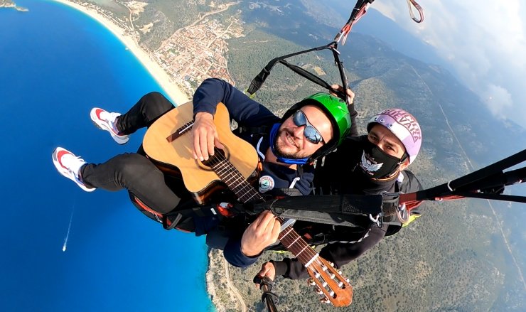 Gökyüzünde Gitar Resitali