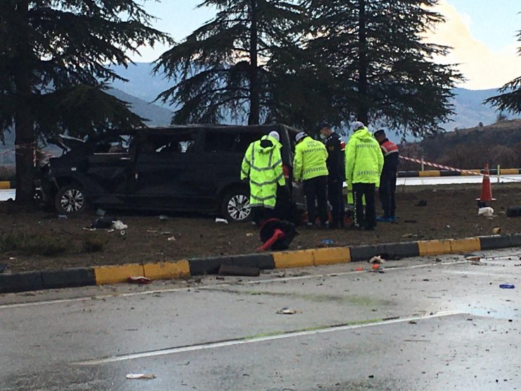 Isparta'da Minibüsle Hafif Ticari Araç Çarpıştı: 3 Ölü, 8 Yaralı (2)- Yeniden