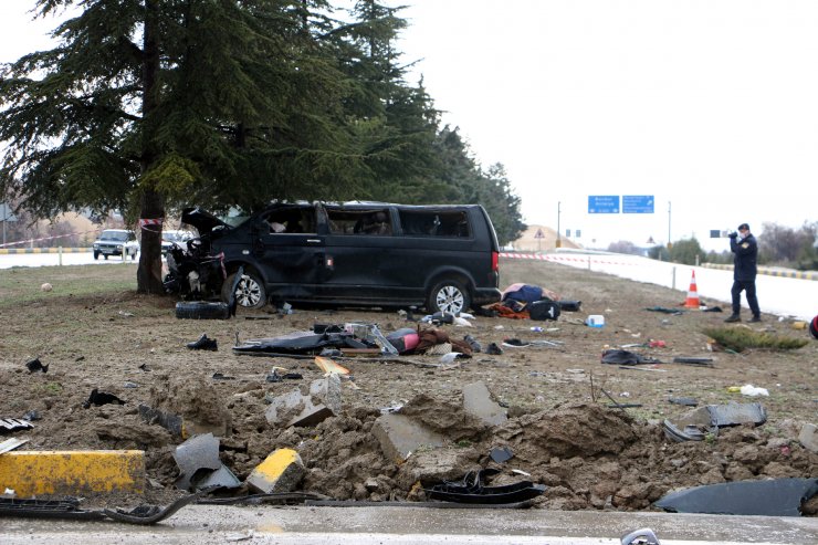 Isparta'da Minibüsle Hafif Ticari Araç Çarpıştı: 3 Ölü, 8 Yaralı (2)- Yeniden