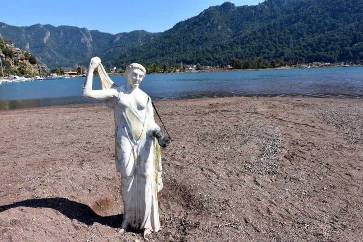 Kızkumu'nun Prenses Heykeli Kopan Eline Kavuşuyor