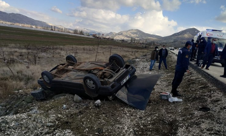 Otomobil Şarampole Devrildi; Sürücü Öldü, Eşi Yaralandı