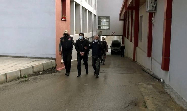 Adana'da Fetö'nün Öğrenci Evlerinden Sorumlu 'mahrem Ağabey' Tutuklandı