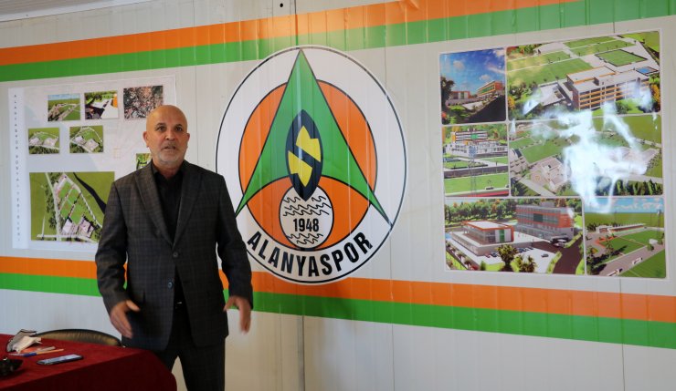 Alanyaspor Başkanı Çavuşoğlu, Kepçenin Başında Tesislerin Temelini İnceledi