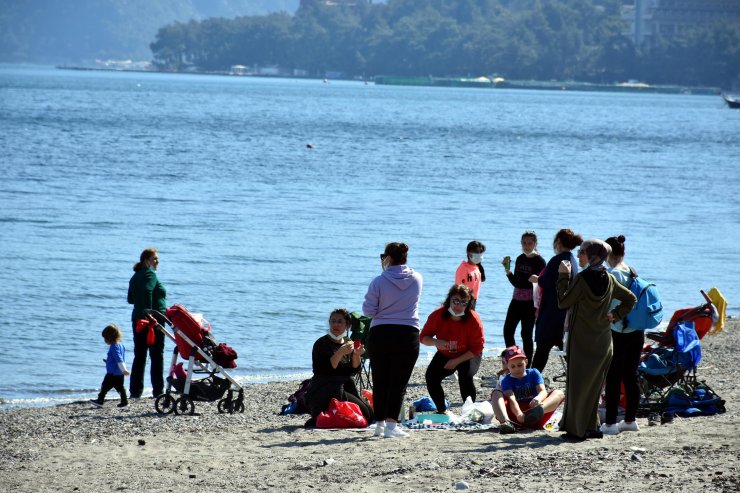 Marmaris'te Güneşi Görenler Sahilleri Doldurdu