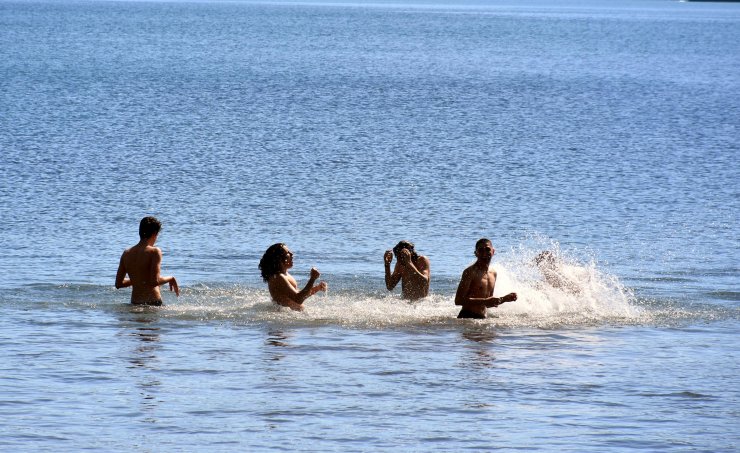 Marmaris'te Güneşi Görenler Sahilleri Doldurdu