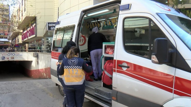 Otelde Yangın Çıktı; Terasa Çıkan Müşteriler Zor Anlar Yaşadı (2)