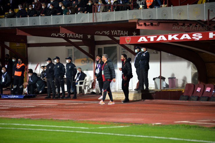 Galatasaray Yardımcı Antrenörü Levent Şahin: Bizi Üzen Sonuçtan Çok Galatasaray’a Yakışmayan Oyundu