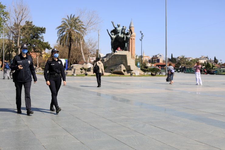 ‘kanatsız Koruyucu Melekler’in Adres Ve Fotoğraf Mesaisi