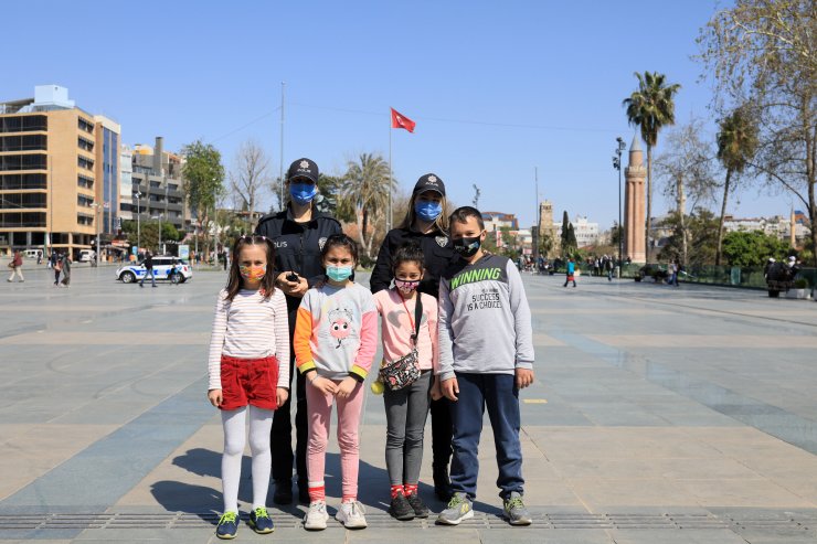 ‘kanatsız Koruyucu Melekler’in Adres Ve Fotoğraf Mesaisi