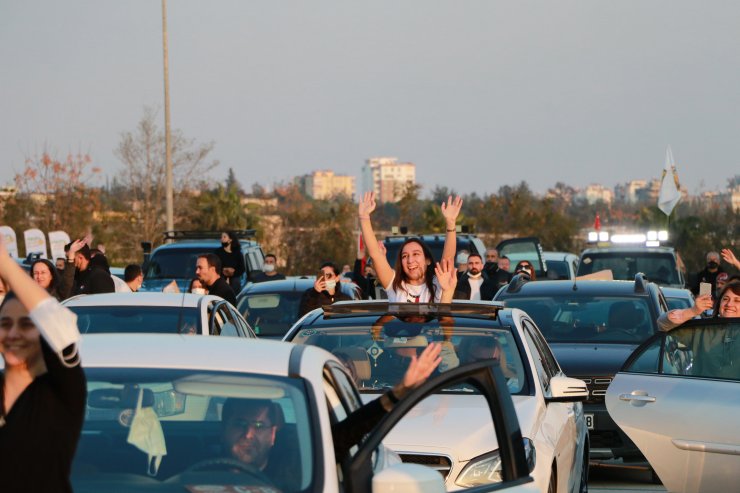 Portakal Çiçeği Karnavalı'nda Otomobilde Konser