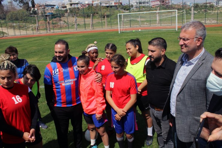 Hasan Şaş'tan Kadın Futbolculara Antrenörlük Sözü