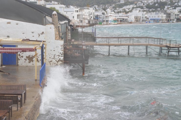 Bodrum'da 'fırtına' Günlük Yaşamı Olumsuz Etkiledi