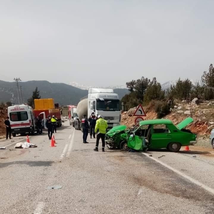 Muğla'da Otomobil İle Tır Çarpıştı: 2 Ölü