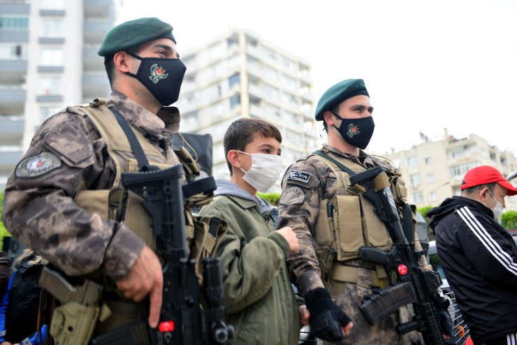 Polisin Operasyon Araçları Bu Kez Engelli Çocuklar İçin Çalıştı