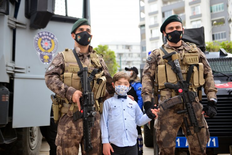 Polisin Operasyon Araçları Bu Kez Engelli Çocuklar İçin Çalıştı