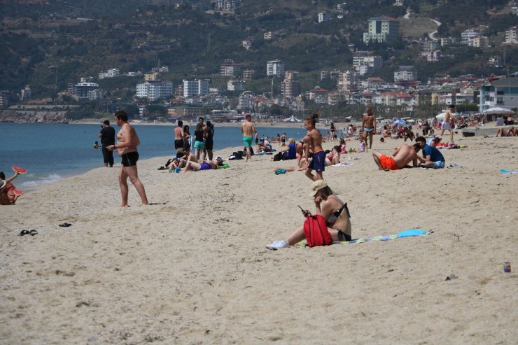 Alanya'da Plajlar Doldu