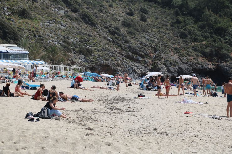 Alanya'da Plajlar Doldu