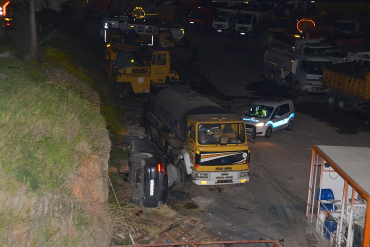 Otomobil 4 Metre Yüksekten Şantiye Alanına Düştü: 1 Yaralı