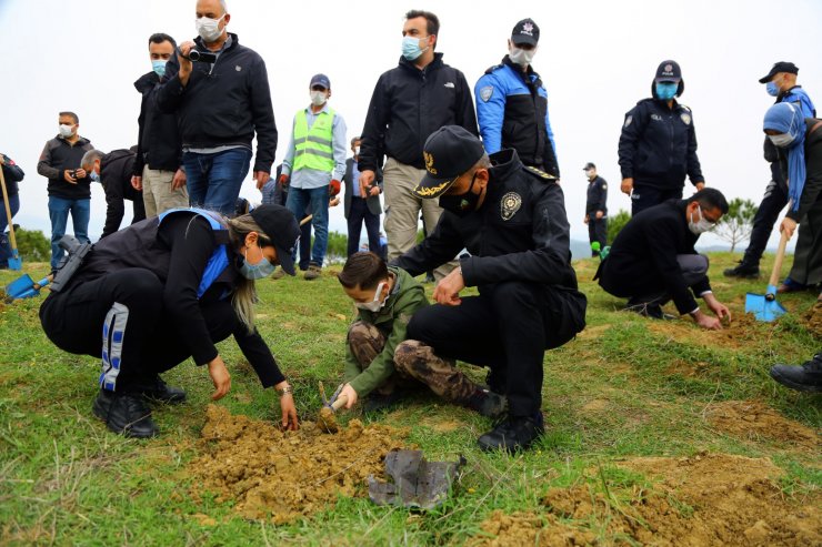 Şehit 135 Polis İçin Adana’da 135 Fidan Toprakla Buluştu